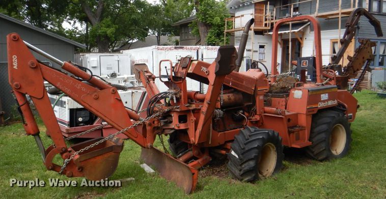 image for item DH5327 1992 Ditch Witch 7520 trencher