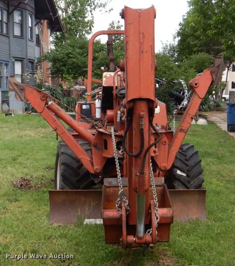 image for item DH5327 1992 Ditch Witch 7520 trencher