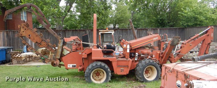 image for item DH5327 1992 Ditch Witch 7520 trencher