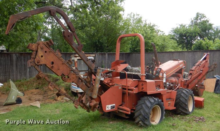 image for item DH5327 1992 Ditch Witch 7520 trencher