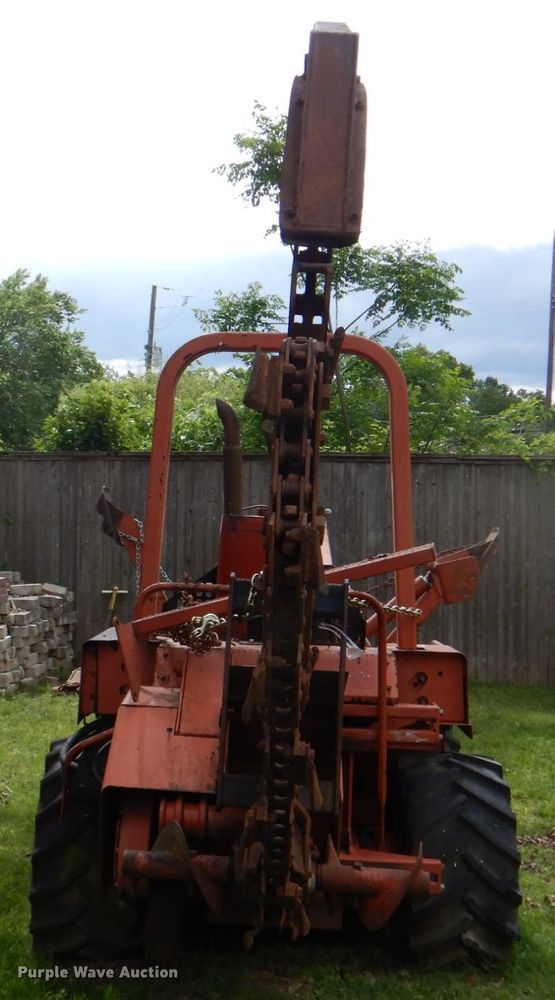 image for item DH5327 1992 Ditch Witch 7520 trencher