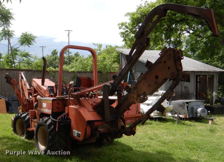 image for item DH5327 1992 Ditch Witch 7520 trencher
