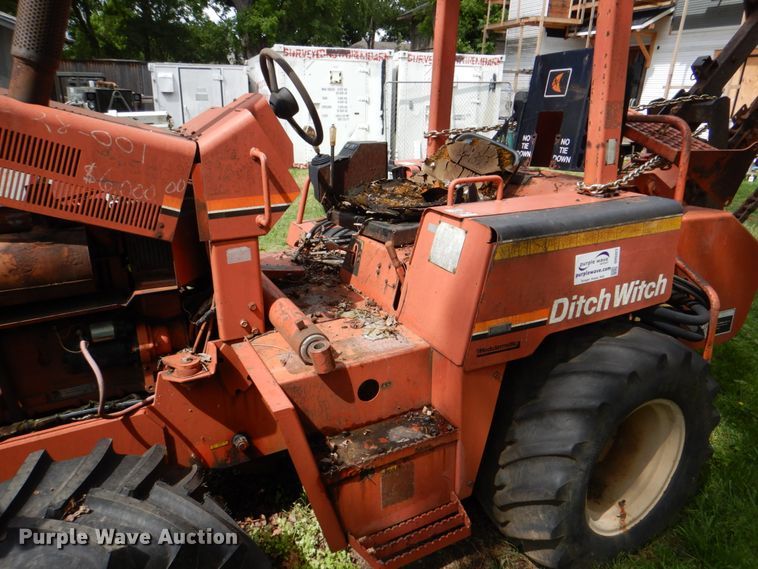 image for item DH5327 1992 Ditch Witch 7520 trencher