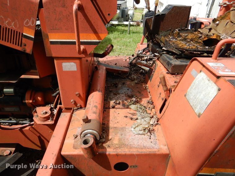 image for item DH5327 1992 Ditch Witch 7520 trencher