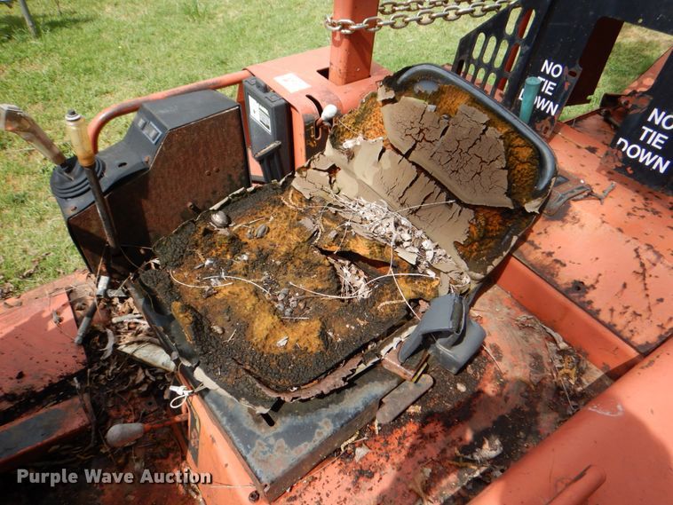 image for item DH5327 1992 Ditch Witch 7520 trencher