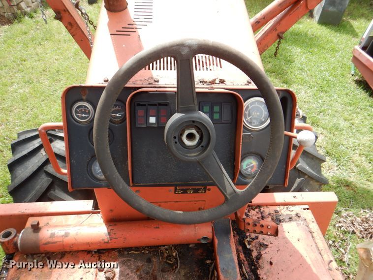 image for item DH5327 1992 Ditch Witch 7520 trencher