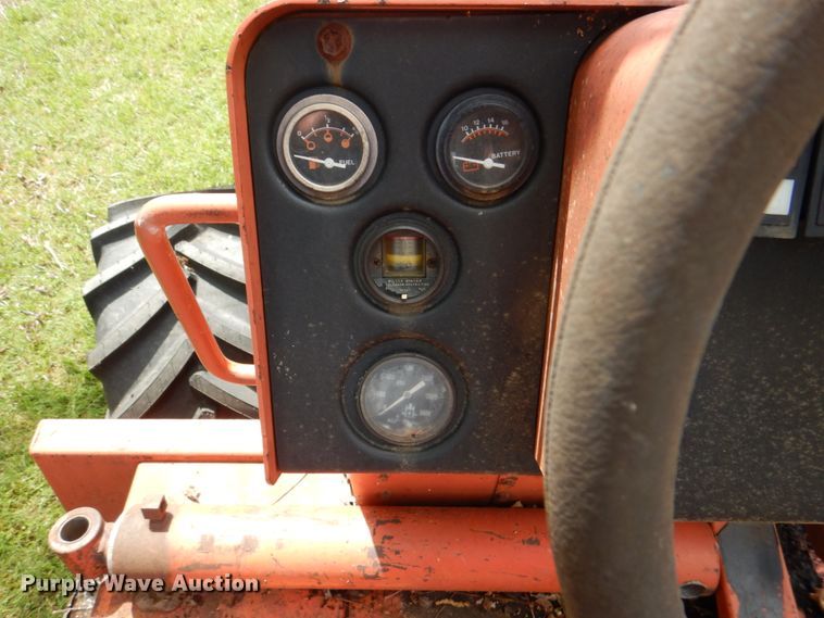 image for item DH5327 1992 Ditch Witch 7520 trencher