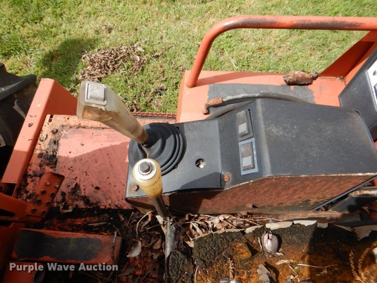 image for item DH5327 1992 Ditch Witch 7520 trencher