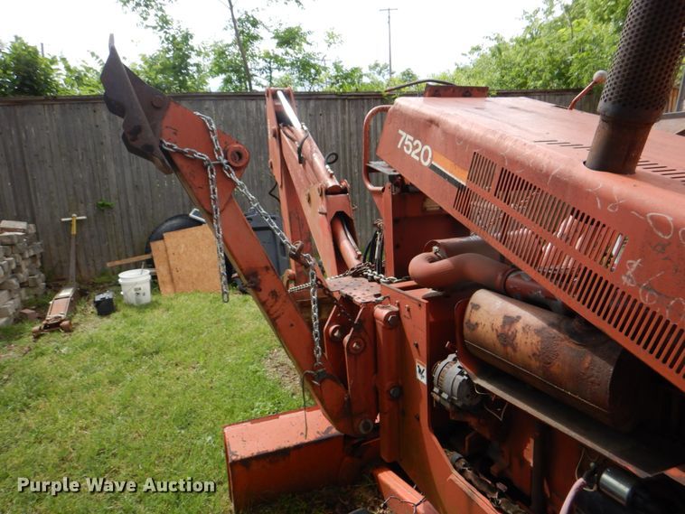 image for item DH5327 1992 Ditch Witch 7520 trencher
