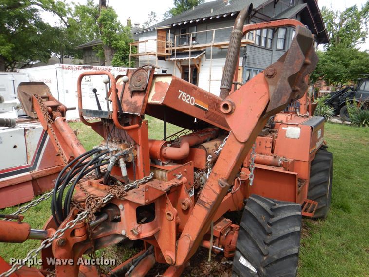 image for item DH5327 1992 Ditch Witch 7520 trencher