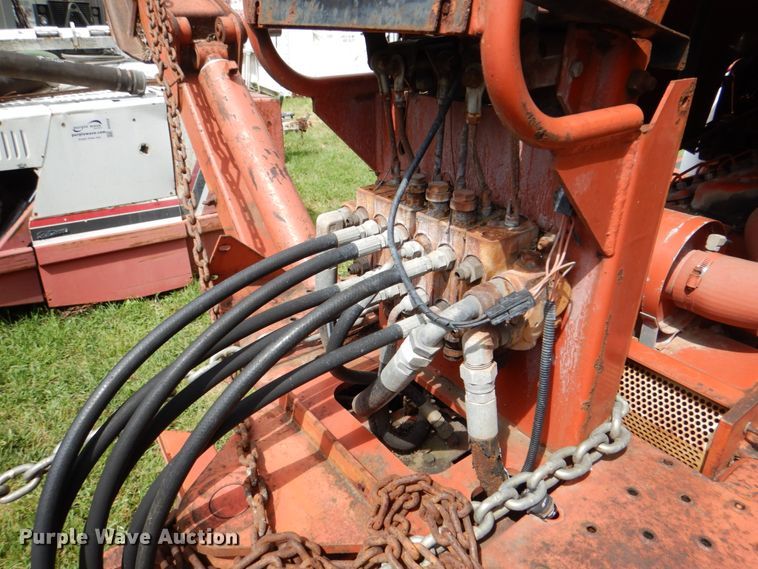 image for item DH5327 1992 Ditch Witch 7520 trencher