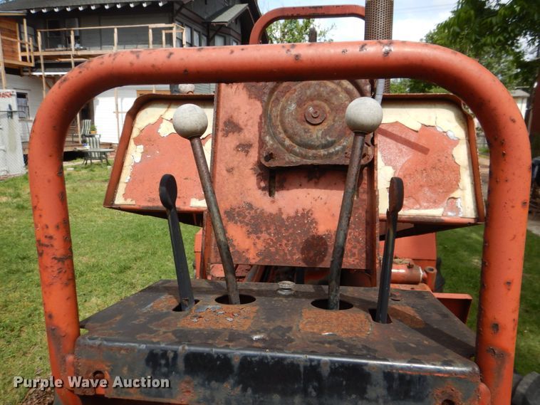 image for item DH5327 1992 Ditch Witch 7520 trencher