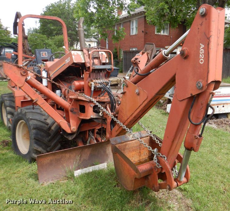 image for item DH5327 1992 Ditch Witch 7520 trencher