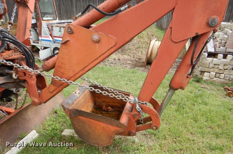 image for item DH5327 1992 Ditch Witch 7520 trencher