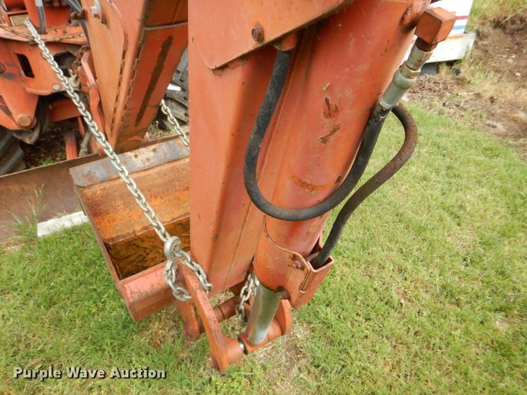 image for item DH5327 1992 Ditch Witch 7520 trencher