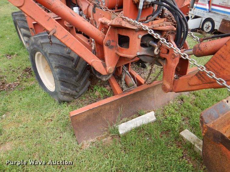 image for item DH5327 1992 Ditch Witch 7520 trencher