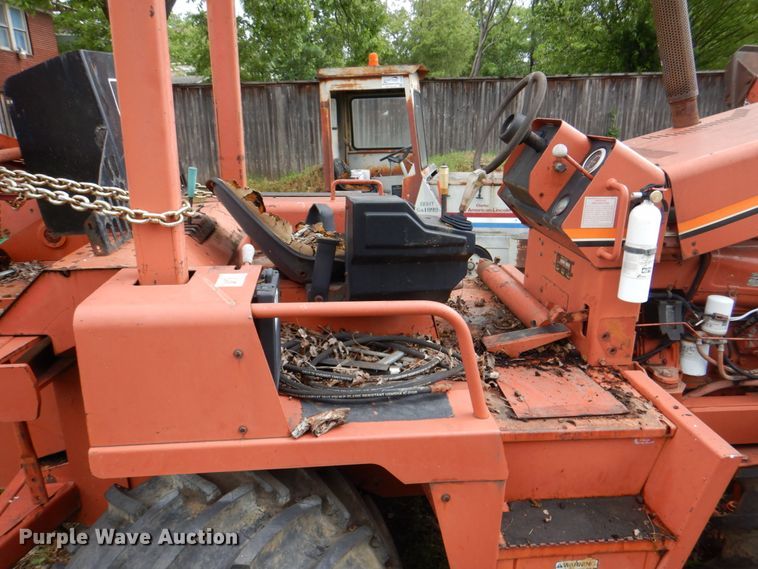 image for item DH5327 1992 Ditch Witch 7520 trencher