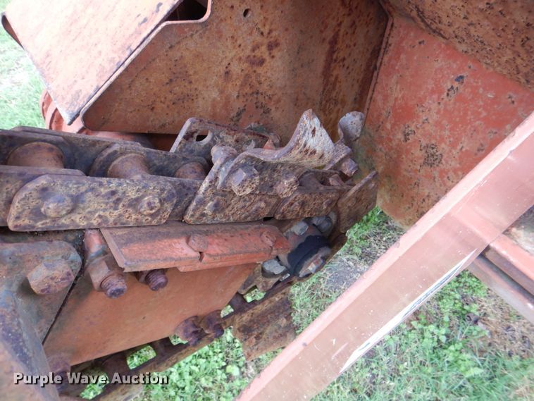 image for item DH5327 1992 Ditch Witch 7520 trencher