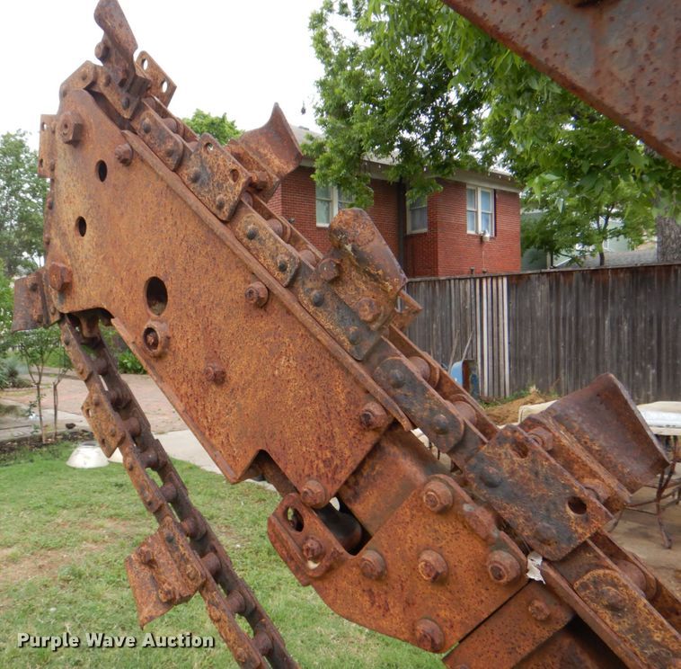 image for item DH5327 1992 Ditch Witch 7520 trencher