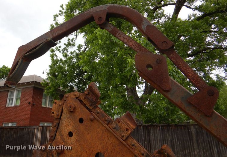 image for item DH5327 1992 Ditch Witch 7520 trencher