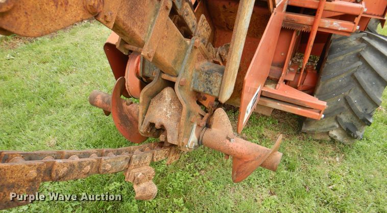 image for item DH5327 1992 Ditch Witch 7520 trencher