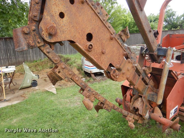 image for item DH5327 1992 Ditch Witch 7520 trencher