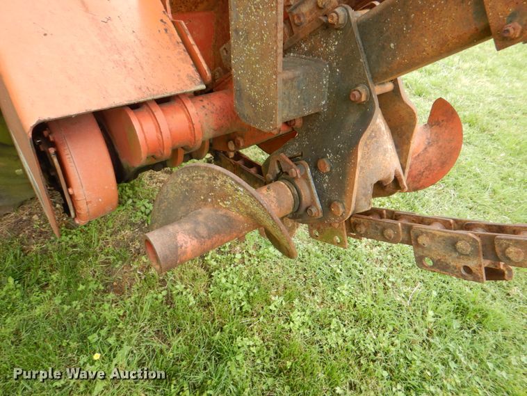 image for item DH5327 1992 Ditch Witch 7520 trencher