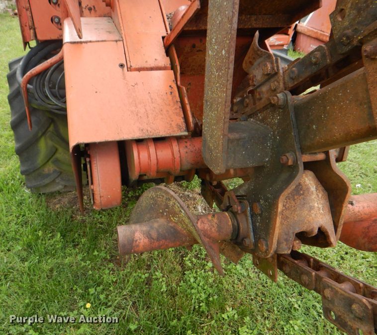 image for item DH5327 1992 Ditch Witch 7520 trencher