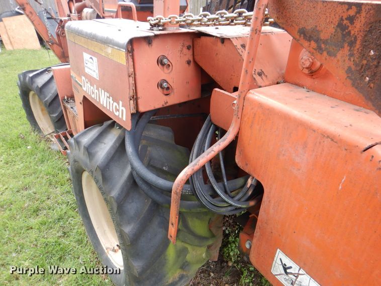 image for item DH5327 1992 Ditch Witch 7520 trencher