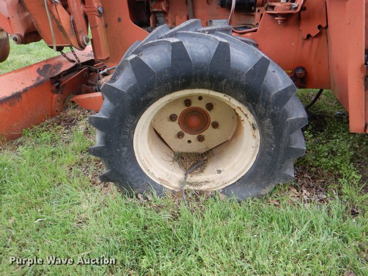 image for item DH5327 1992 Ditch Witch 7520 trencher