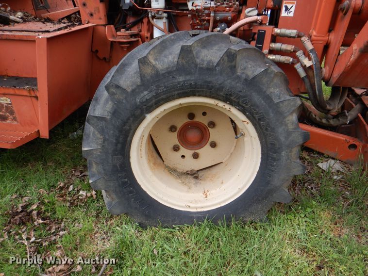 image for item DH5327 1992 Ditch Witch 7520 trencher