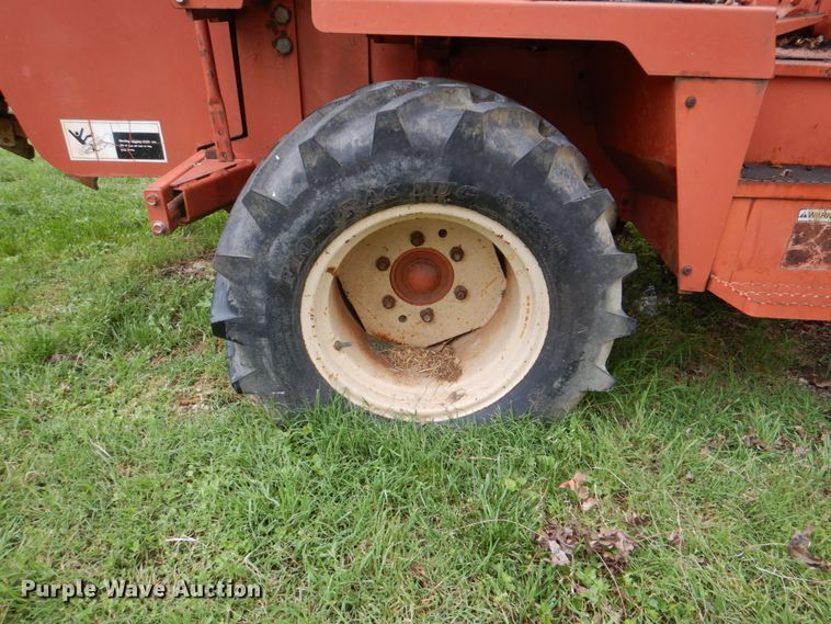 image for item DH5327 1992 Ditch Witch 7520 trencher