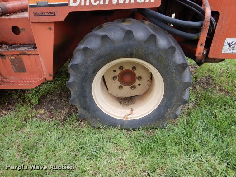 image for item DH5327 1992 Ditch Witch 7520 trencher