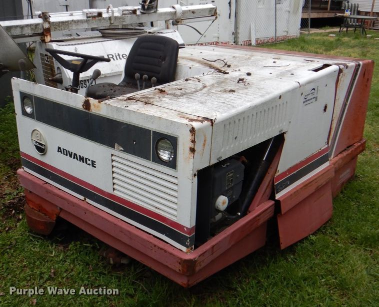 image for item DH5328 1983 Advance 560G sweeper