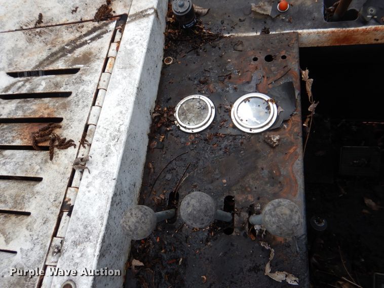 image for item DH5328 1983 Advance 560G sweeper