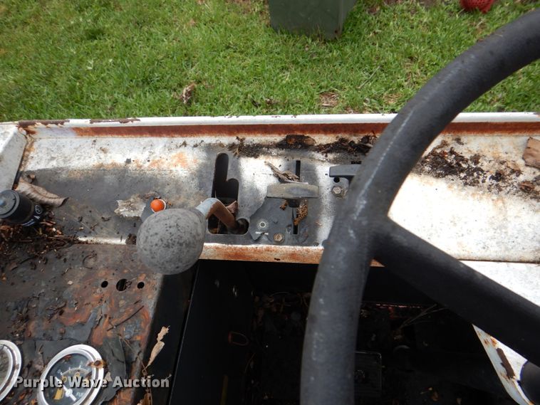 image for item DH5328 1983 Advance 560G sweeper