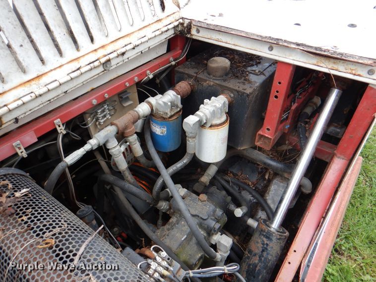 image for item DH5328 1983 Advance 560G sweeper