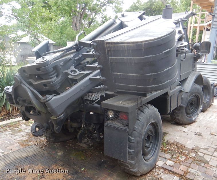 image for item DH5333 2005 Freightliner Unimog emplacement excavator