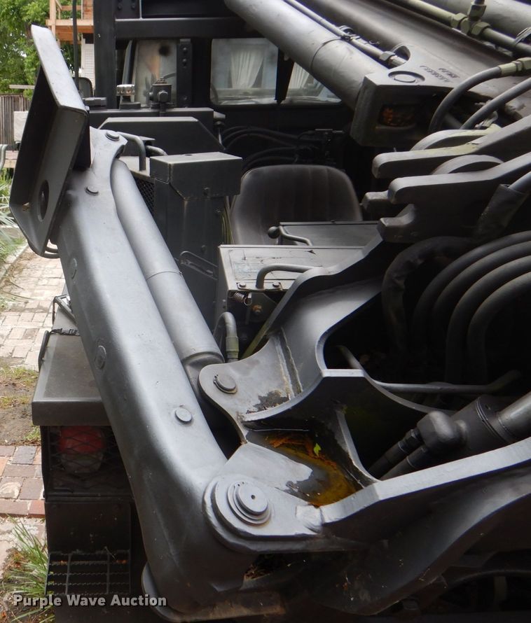 image for item DH5333 2005 Freightliner Unimog emplacement excavator