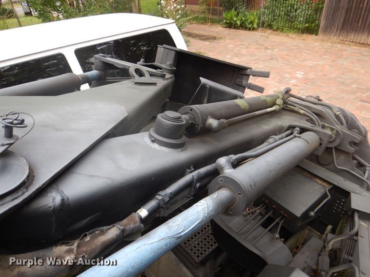 image for item DH5333 2005 Freightliner Unimog emplacement excavator