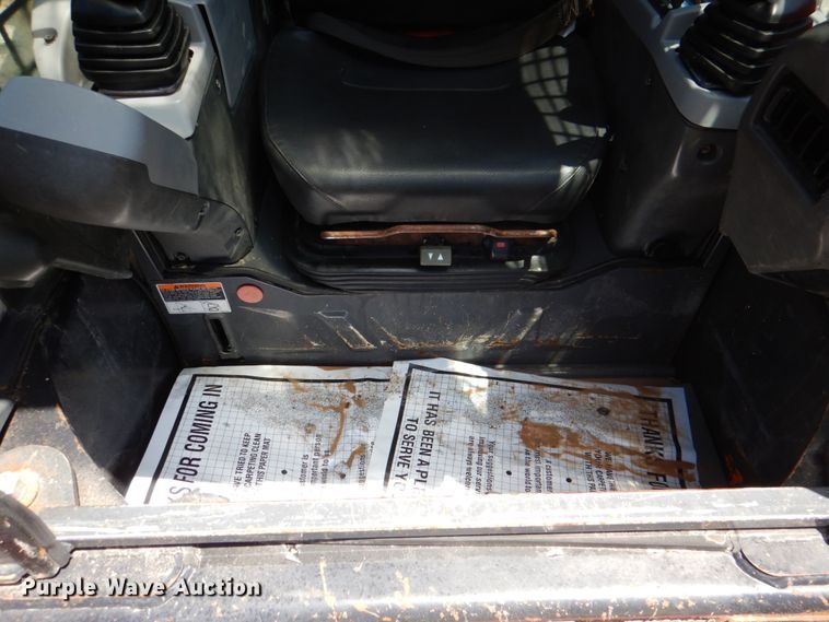 image for item DH5344 2016 Kubota SVL90-2  tracked skid steer loader