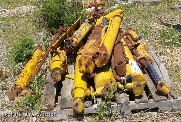 image for item DH7943 Hydraulic cylinders