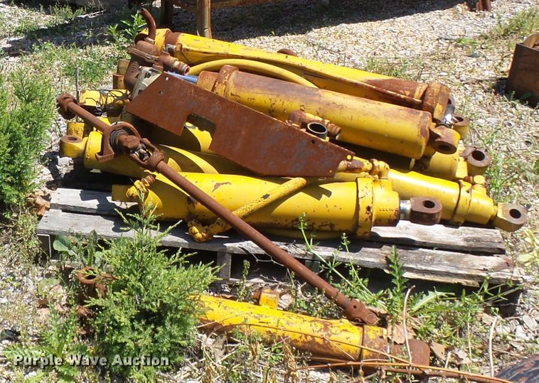 image for item DH7943 Hydraulic cylinders