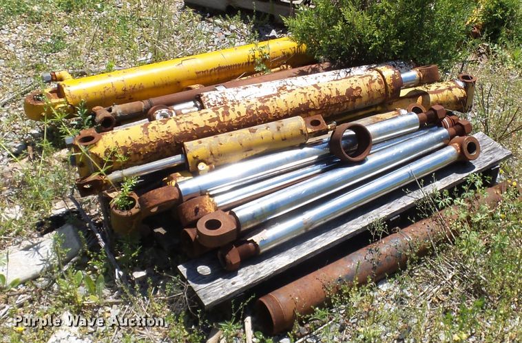 image for item DH7943 Hydraulic cylinders