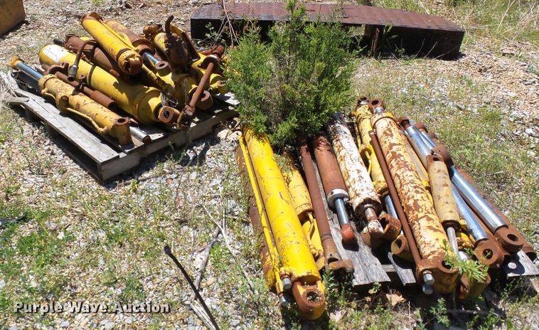 image for item DH7943 Hydraulic cylinders