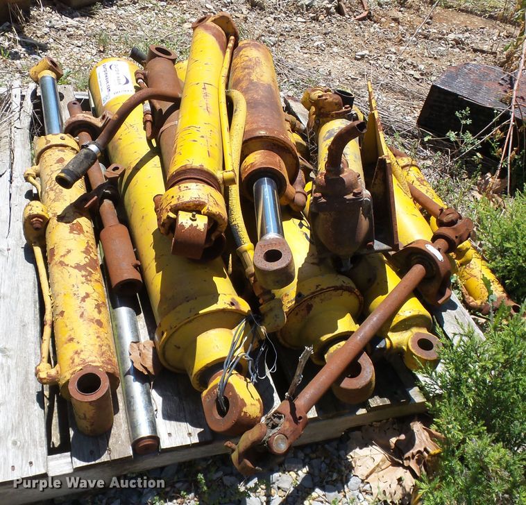 image for item DH7943 Hydraulic cylinders