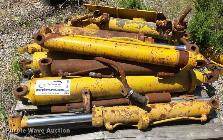 image for item DH7943 Hydraulic cylinders