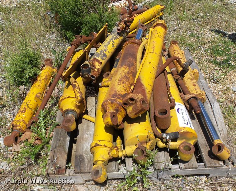 image for item DH7943 Hydraulic cylinders