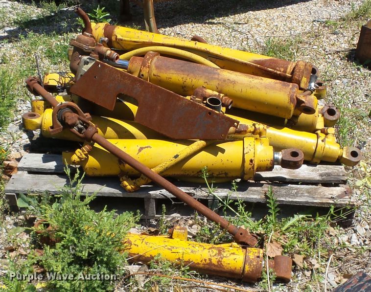 image for item DH7943 Hydraulic cylinders