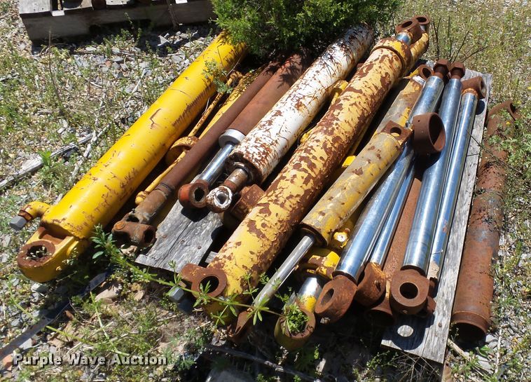 image for item DH7943 Hydraulic cylinders